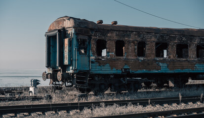 Obraz premium destroyed trains in a city lost in the war in Ukraine