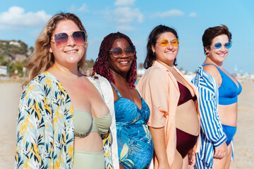 Group of beautiful plus size women with swimwear bonding and having fun at the beach - Group of curvy female friends enjoying summertime at the sea, concepts about body acceptance, body positive