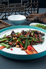 Stir-fried,porcini,mushrooms,with,garlic