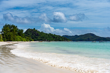 Plages paradisiaques des Seychelles avec une eau turquoise