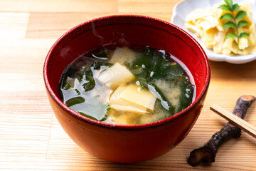 筍とわかめの味噌汁