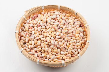  An annual herb from the legume family. The height is 60~100cm, and the leaves are alternate, three compound leaves, and have hairs.

