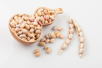  An annual herb from the legume family. The height is 60~100cm, and the leaves are alternate, three compound leaves, and have hairs.

