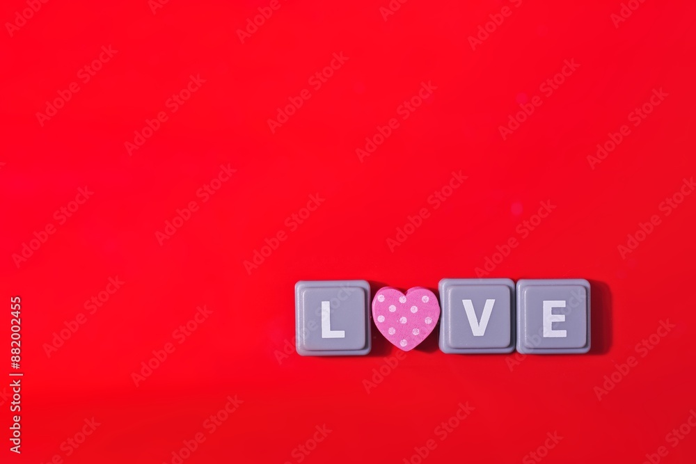 Fototapete love - stylised text on red background with copy space.