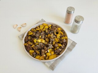 Sapi lada hitam, Indonesian and Chinese cuisine. Black Pepper Beef, is a fast, easy stir-fry made with beef, onions, and peppers seasoned with oyster sauce and loads of black pepper.