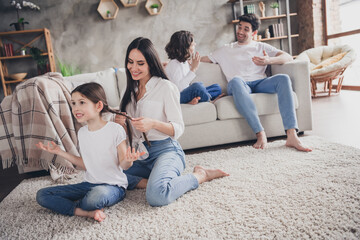 Naklejka premium Photo of adorable charming mom dad children wear casual outfits enjoying time together indoors room home house