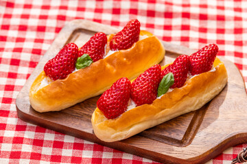 フルーツサンドウィッチ　Strawberries and cream fruit sandwich