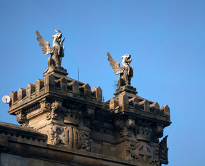 Obraz premium The gryphon sculptures. Detail of the roof of the Port Vell building. Barcelona