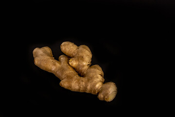 jengibre fondo negro