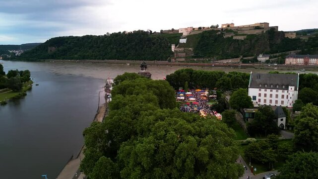 Koblenz - Bierb&ouml;se Feier am Fluss Mosel.