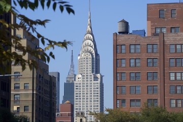 Fototapeta premium Urbskyline with art deco tower