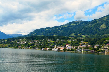 Fototapeta premium Millstätter See mit Blick auf Millstatt 