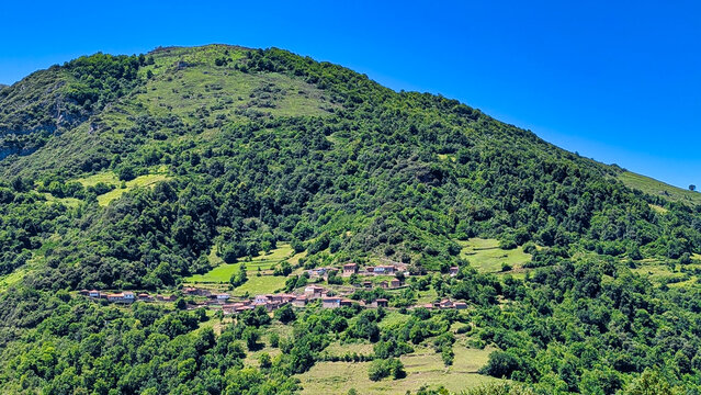 Las Vi&ntilde;as village, Somiedo Natural Park, Asturias, Spain