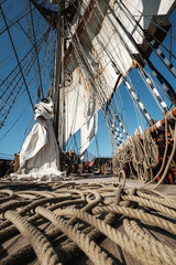 Obraz premium Sailing Ship Deck with Ropes and Sails