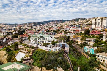 Obraz premium Valparaiso, Chile. Aerial view of the colorful houses on the city's hills
