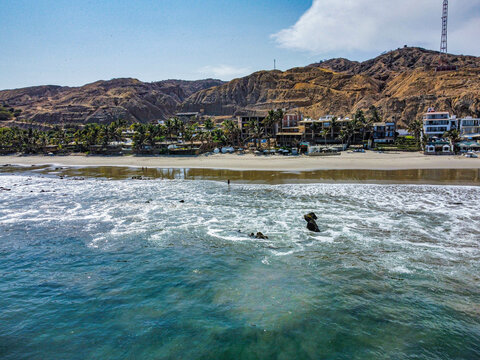 view of the beach city of M&aacute;ncora, Piura, Peru