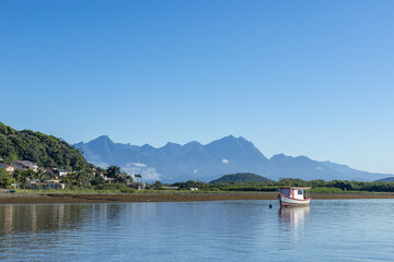 Vale do Gigante, em Antonina, no Brasil / Giant Valley, in Antonina, in Brazil