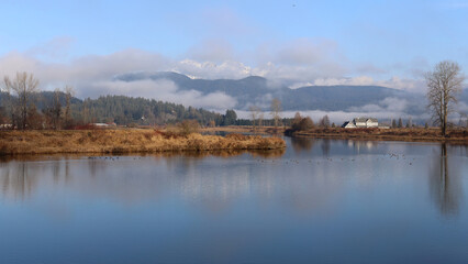 Obraz premium Foggy autumn morning with clouds and mist