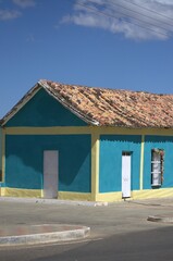 Naklejka premium Nuestro pasado colonial se refleja en nuestras casas,puertas y ventanas,diseñadas para ser frescas debido al clima tropical.