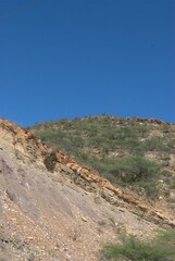 Hay excelentes vias de comunicacion,casi siempre desiertas,nos permite apreciar un paisaje generalmente arido,y de escasez de lluvias.