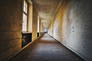 Flur - Gang - Beatiful Decay - Abandoned - Verlassener Ort - Urbex / Urbexing - Lost Place -...
