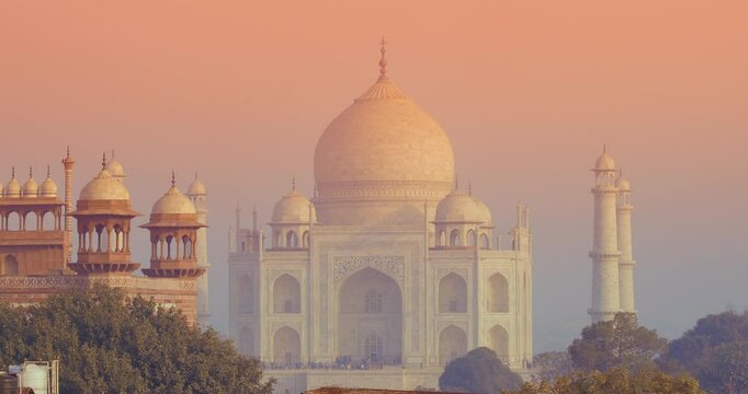 Taj Mahal In Agra, Uttar Pradesh, India. Sunset Dusk Of Taj Mahal. Seven World Wonders. Fabulous Taj Mahal Travel Concept. Crowds Of Tourists Visit Taj Mahal. Indian Islamic Heritage At Dusk