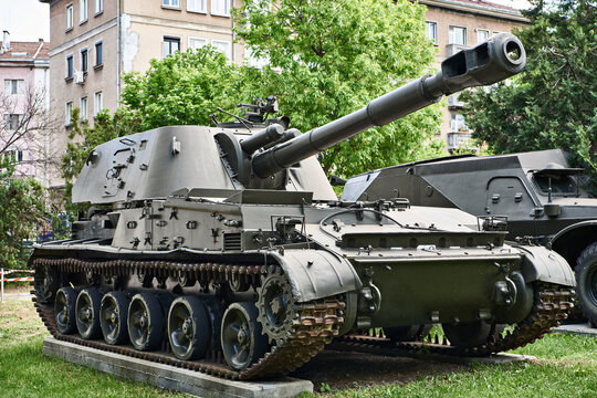 152-mm self propelled armored artillery machine in museum