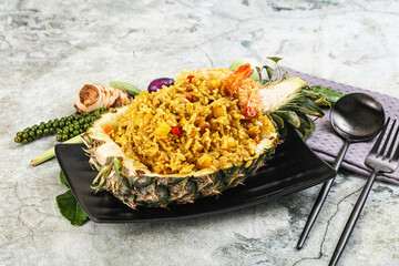 Pineapple fried rice with prawn
