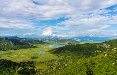 Obraz premium Beautiful Green Lake Skadar