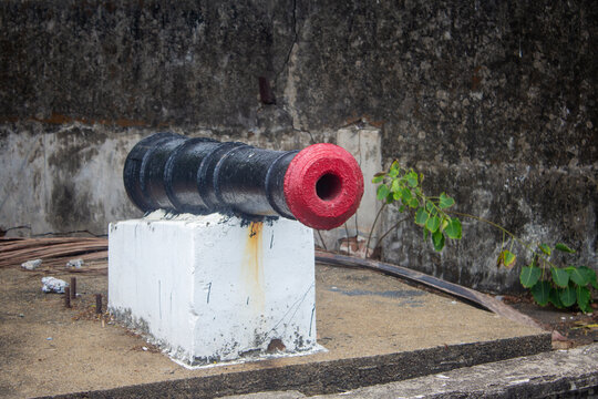 Historic cannon weapon used by the european rulers to protect the fort emmanuel by keeping a check on in-coming ships, Vasco Da Gama Square, Fort Kochi, Kerala.