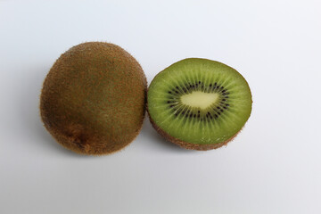 Obraz premium Halved kiwi fruit isolated on white background
