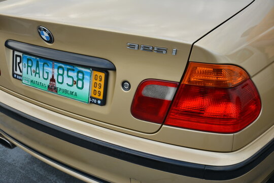 Bmw 325i at Slow down Sunday car meet in Paranaque, Philippines