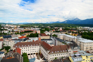 Fototapeta premium Panorama-Blick auf Villach, im Vordergrund das Rathaus, Kärnten 