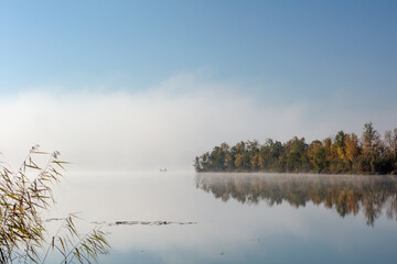 Poranek nad jeziorem