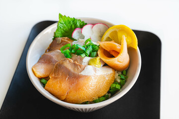 漬けぶりの海鮮丼