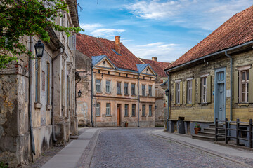 Obraz premium Street View with Traditional Buildings in the Historic Old Town of Kuldiga, Latvia