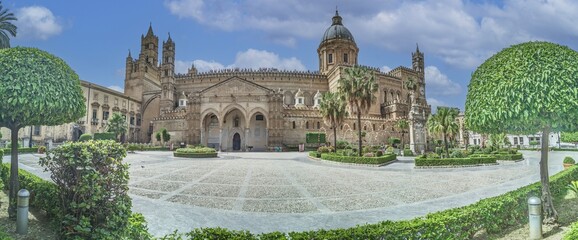 Panoramic picture of Palermo Cathedral and the forecourt without people © Aquarius