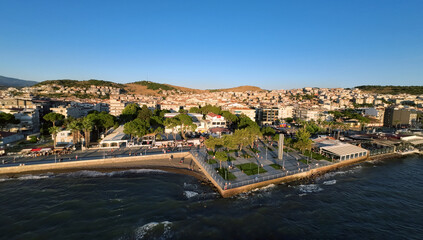 Obraz premium The magnificent beach and sunset of Dikili district, one of the holiday regions of Izmir.