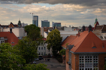 Widok na wieżowce w centrum Poznania © Magdalena