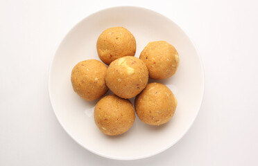 sweet Rava laddu balls containing dry fruits