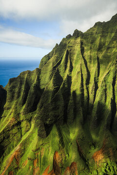 Cliff with sharp ridges, Na Pali coast, Hawaii