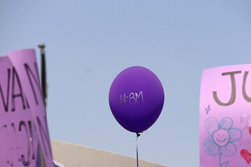 Balloon march 8 women protest