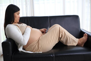 Fototapeta premium worried pregnant woman concerned and anxious woman in pregnancy overthinking worrying about&nbsp;pregnancy problem&nbsp;Pregnancy depression Mental health concept Baby and new life concept Mother-to-be.