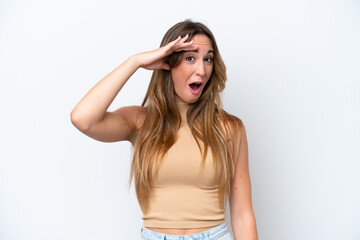 Young caucasian woman isolated on white background has realized something and intending the solution