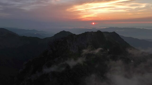 四国百名山「真夏の石鎚山山頂と夕陽」ドローン日本・四国の絶景空撮動画映像 Ehime Japan Mt.Ishizuchi sunset mavic3 4k movie
