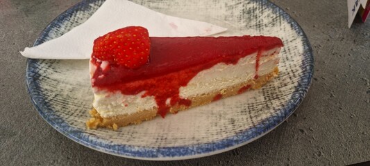 cheesecake with strawberries
