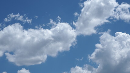 夏の綺麗な青空と雲の風景
