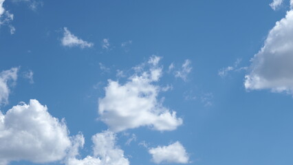 Fototapeta premium 夏の綺麗な青空と雲の風景