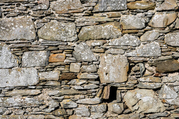 Gebäude gebaut aus Fels in Nordirland