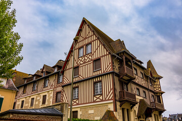 Dans les rues de Cabourg en Normandie
